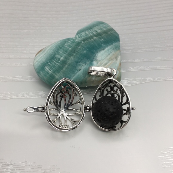 Pattern Egg Shaped Aromatherapy Silver tone Locket.  Lava stone included. - Picture 2 of 2